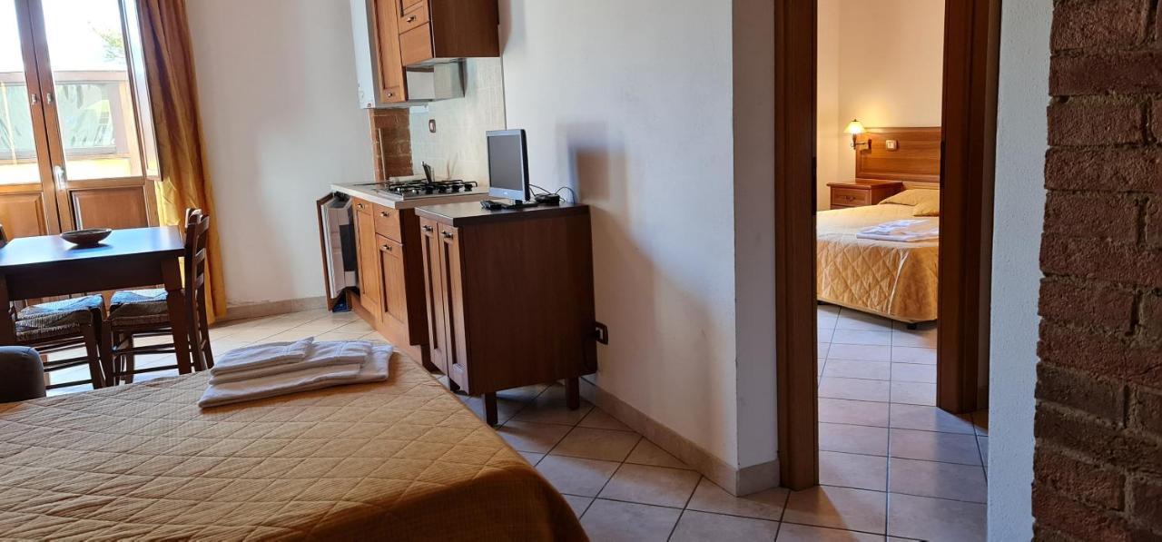 Oasi Del Grillo Aparthotel Кастелнуово Берарденга Екстериор снимка
