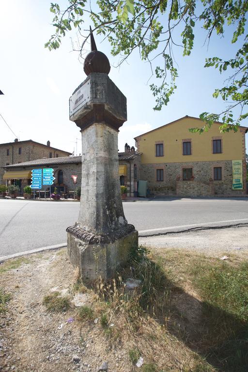 Oasi Del Grillo Aparthotel Кастелнуово Берарденга Екстериор снимка