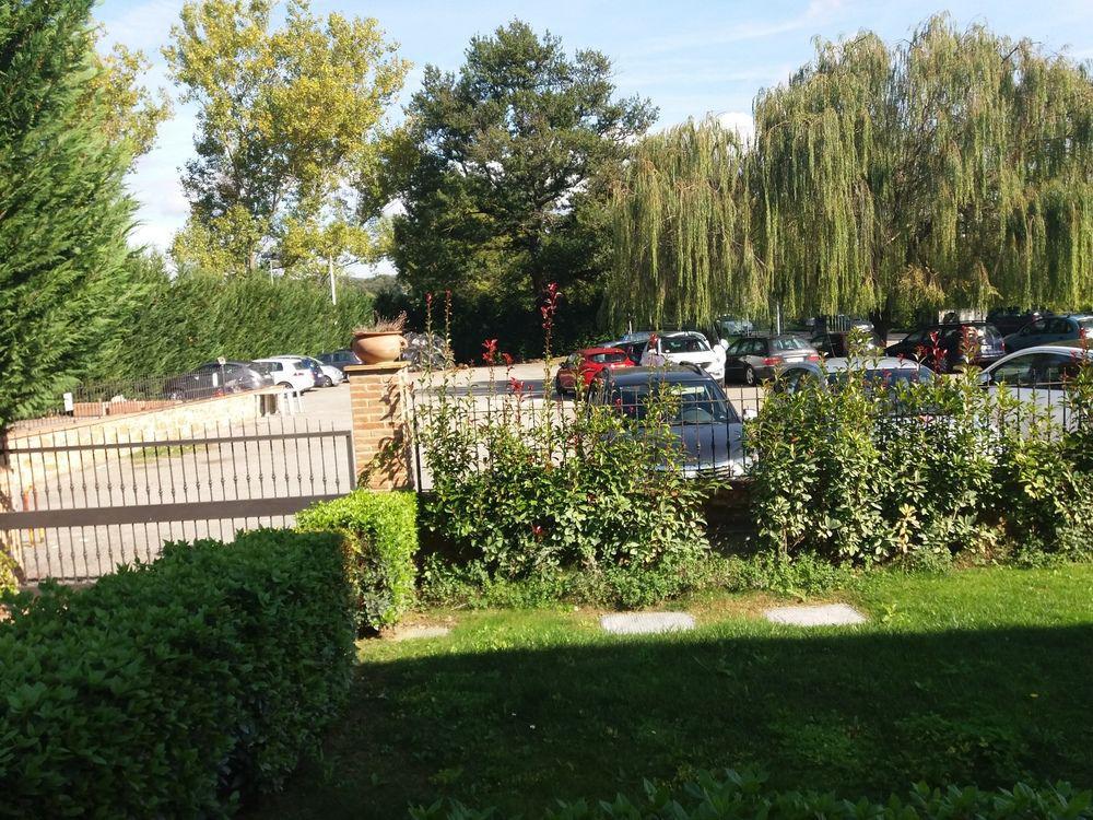Oasi Del Grillo Aparthotel Кастелнуово Берарденга Екстериор снимка