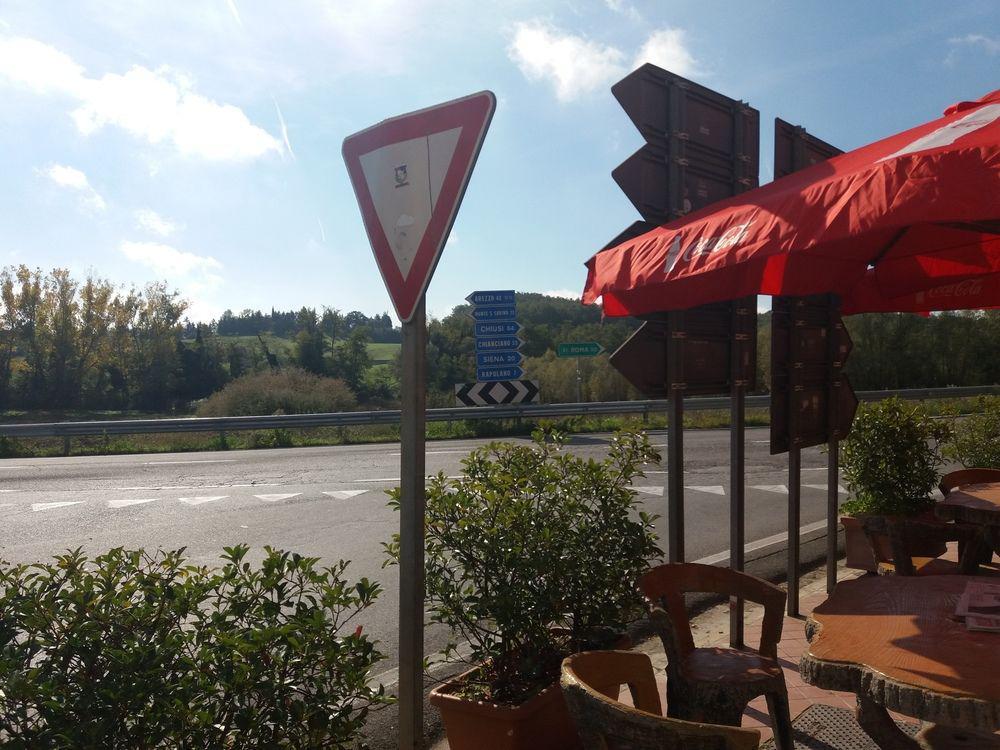 Oasi Del Grillo Aparthotel Кастелнуово Берарденга Екстериор снимка