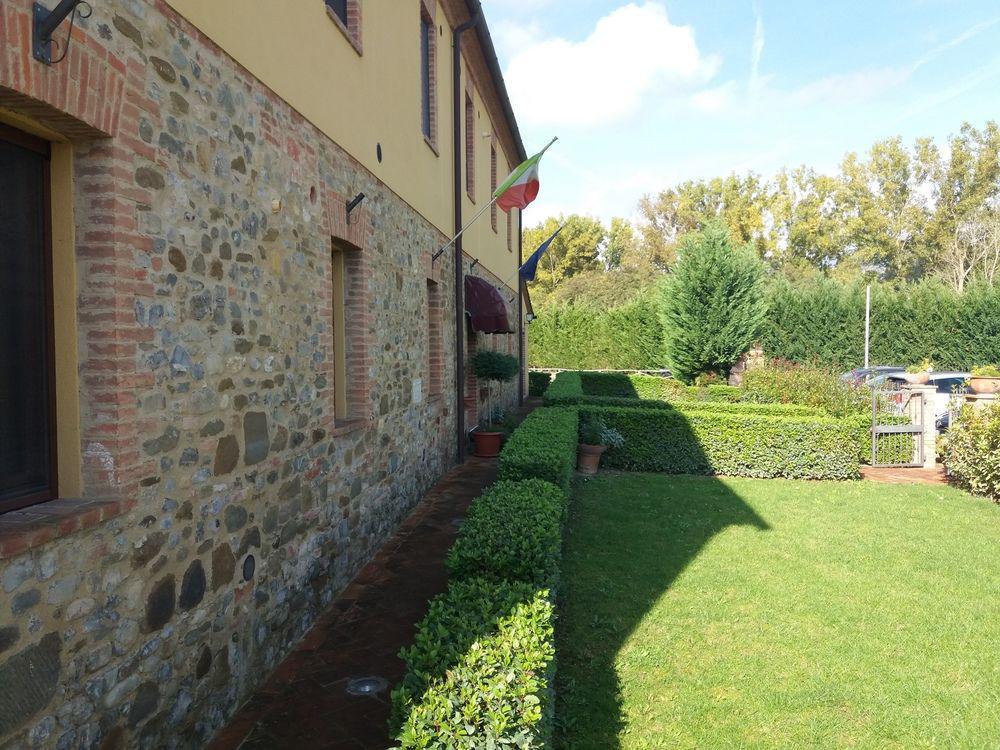 Oasi Del Grillo Aparthotel Кастелнуово Берарденга Екстериор снимка