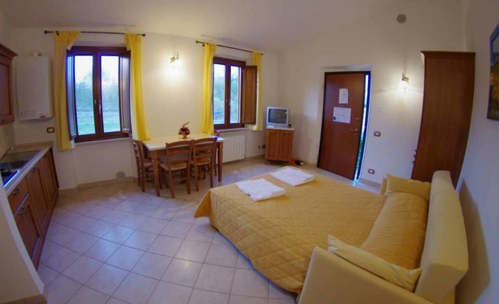 Oasi Del Grillo Aparthotel Кастелнуово Берарденга Екстериор снимка