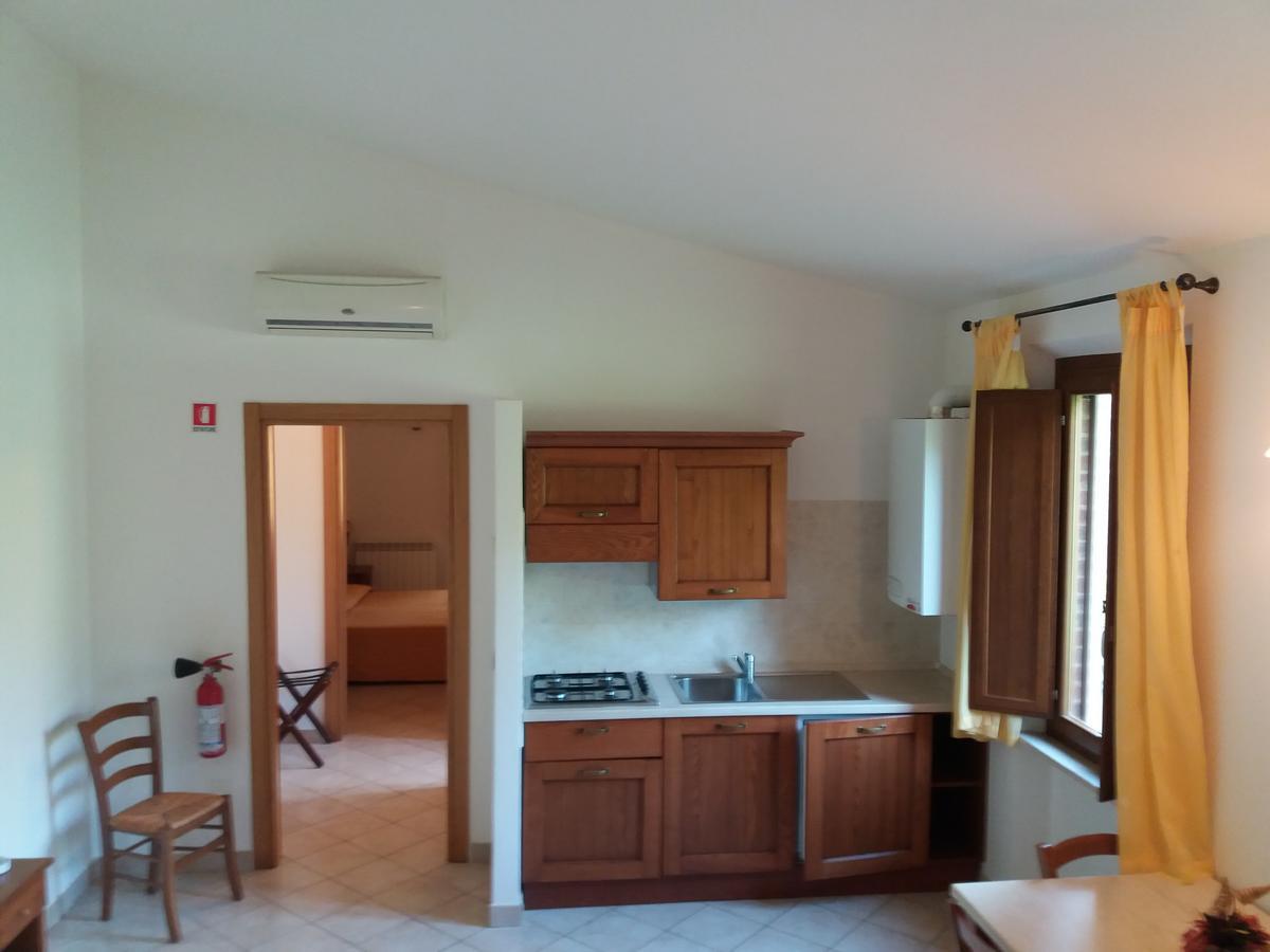 Oasi Del Grillo Aparthotel Кастелнуово Берарденга Екстериор снимка