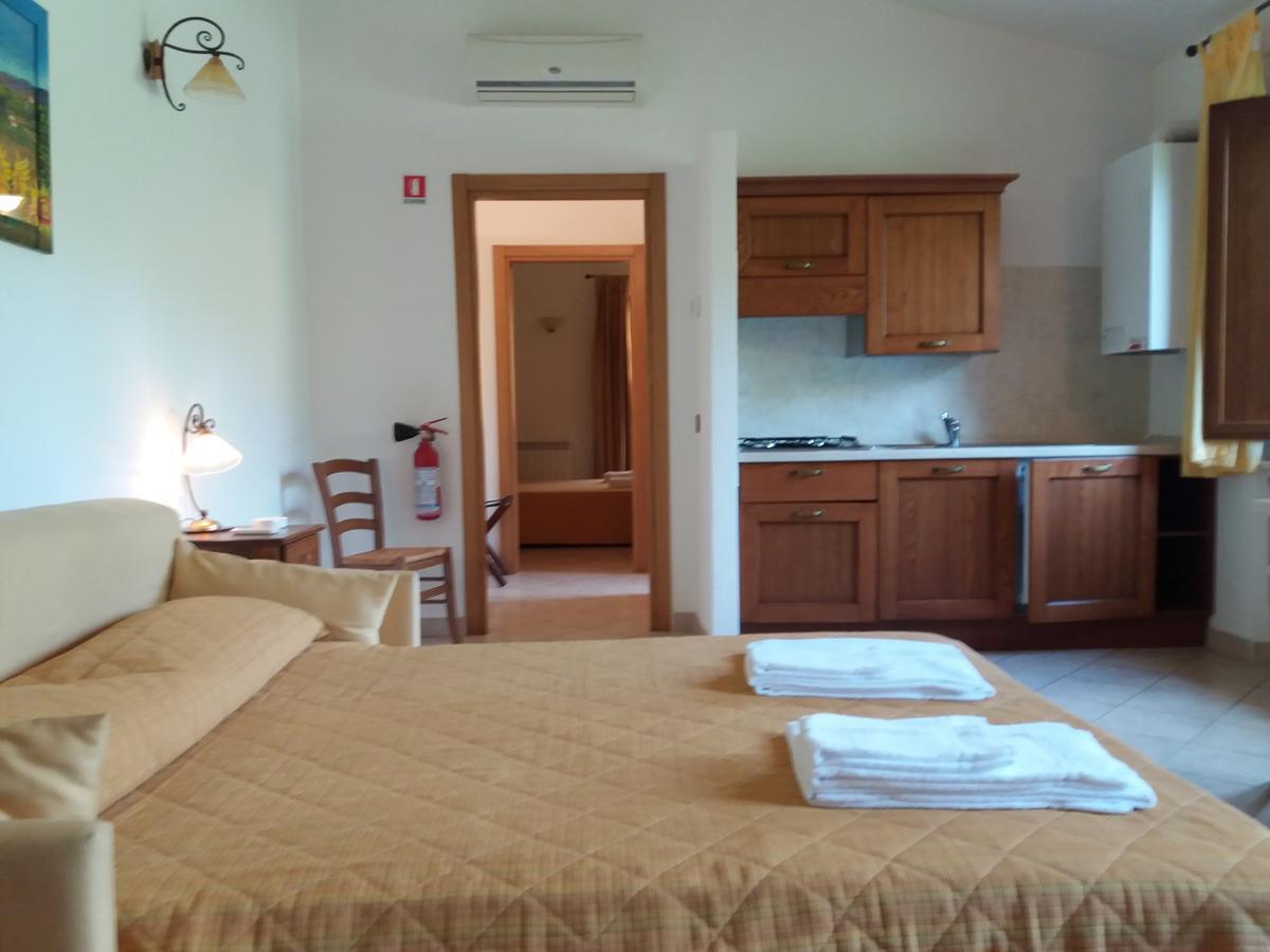 Oasi Del Grillo Aparthotel Кастелнуово Берарденга Екстериор снимка