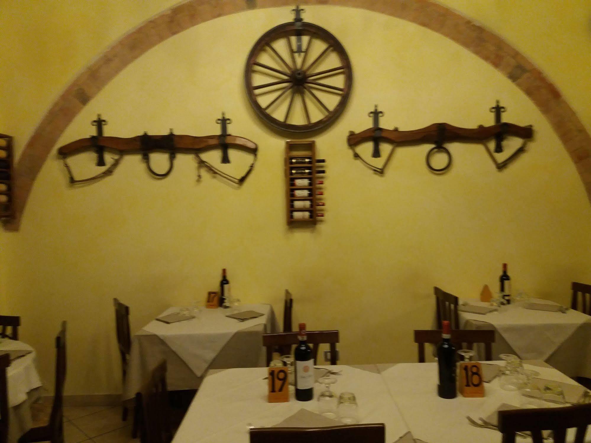 Oasi Del Grillo Aparthotel Кастелнуово Берарденга Екстериор снимка